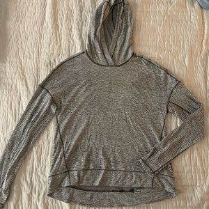Lululemon pullover size 6
